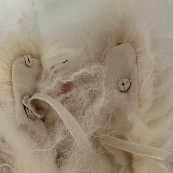 Subtle Luxury Ivory Fur Collar - Picture 3 of 6